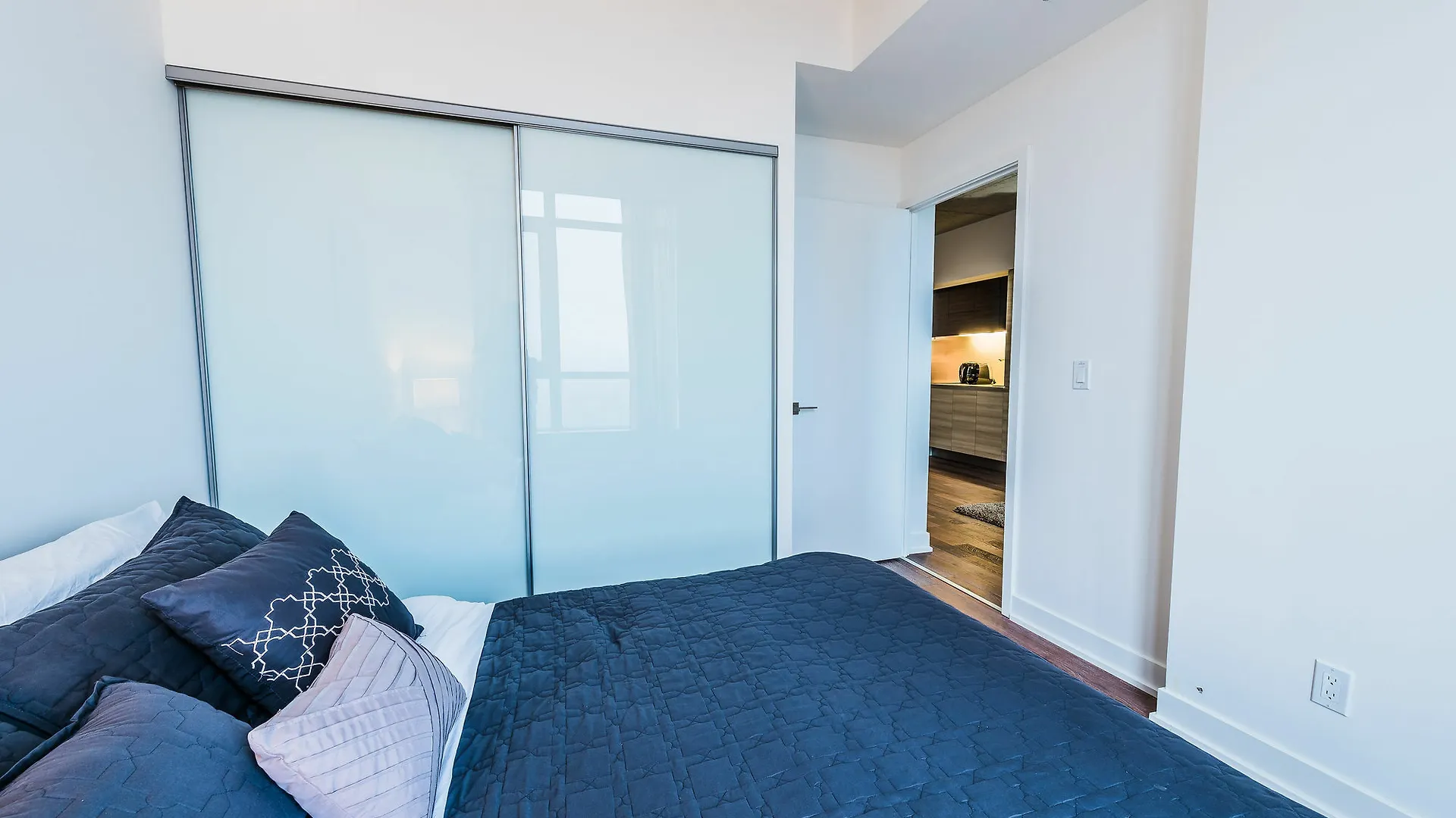 Gladstone Suites - Toronto Central