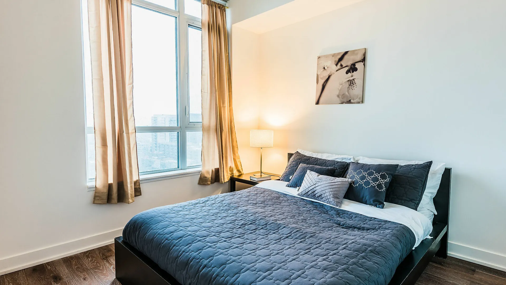 Gladstone Suites - Toronto Central Apartment